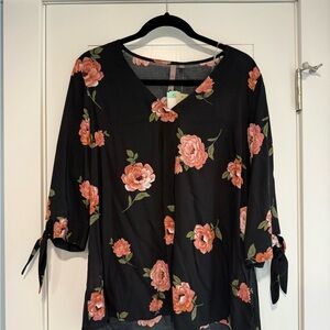 Brian & Em Floral Women's Blouse with Tie Sleeves Size M
